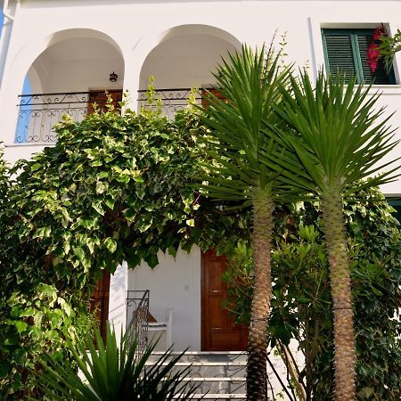 Kostas' Garden Apartment Roda  Luaran gambar