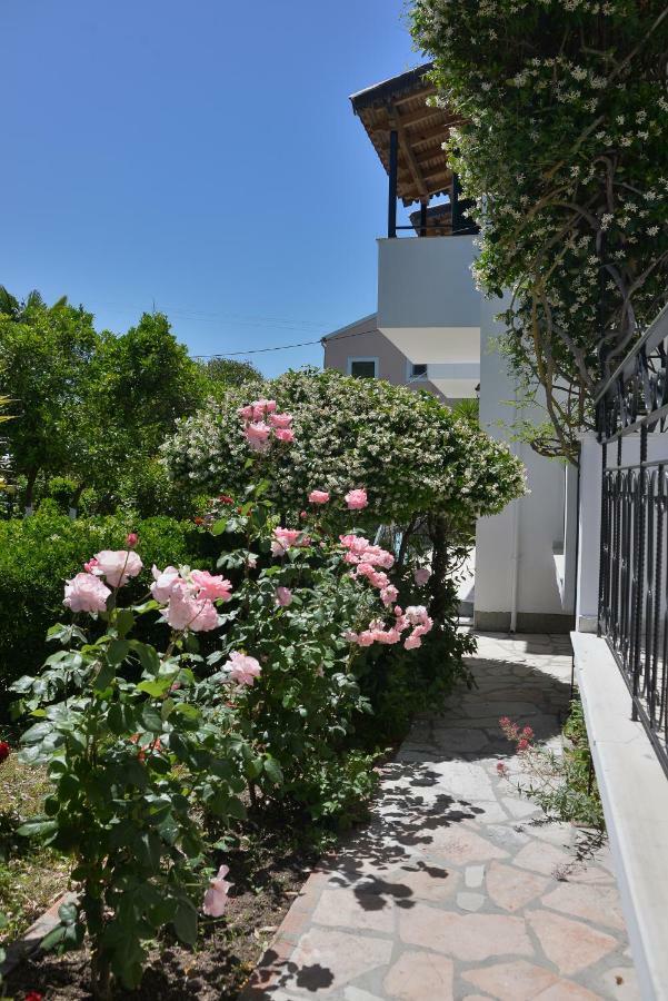 Kostas' Garden Apartment Roda  Luaran gambar