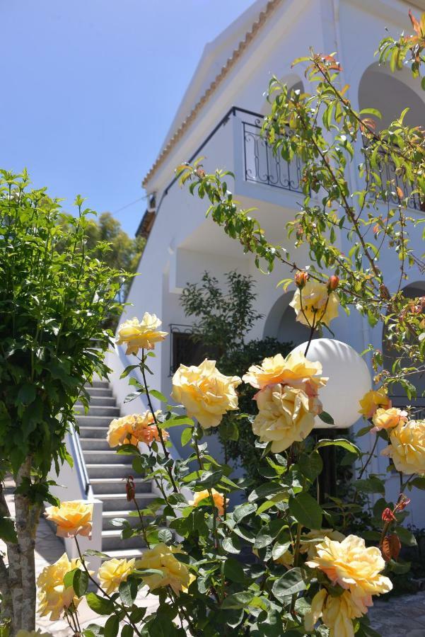 Kostas' Garden Apartment Roda  Luaran gambar
