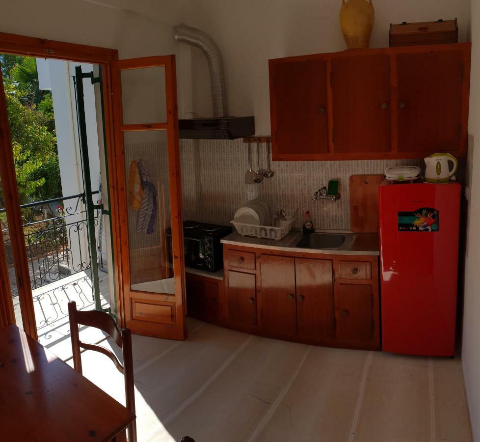 Kostas' Garden Apartment Roda  Luaran gambar