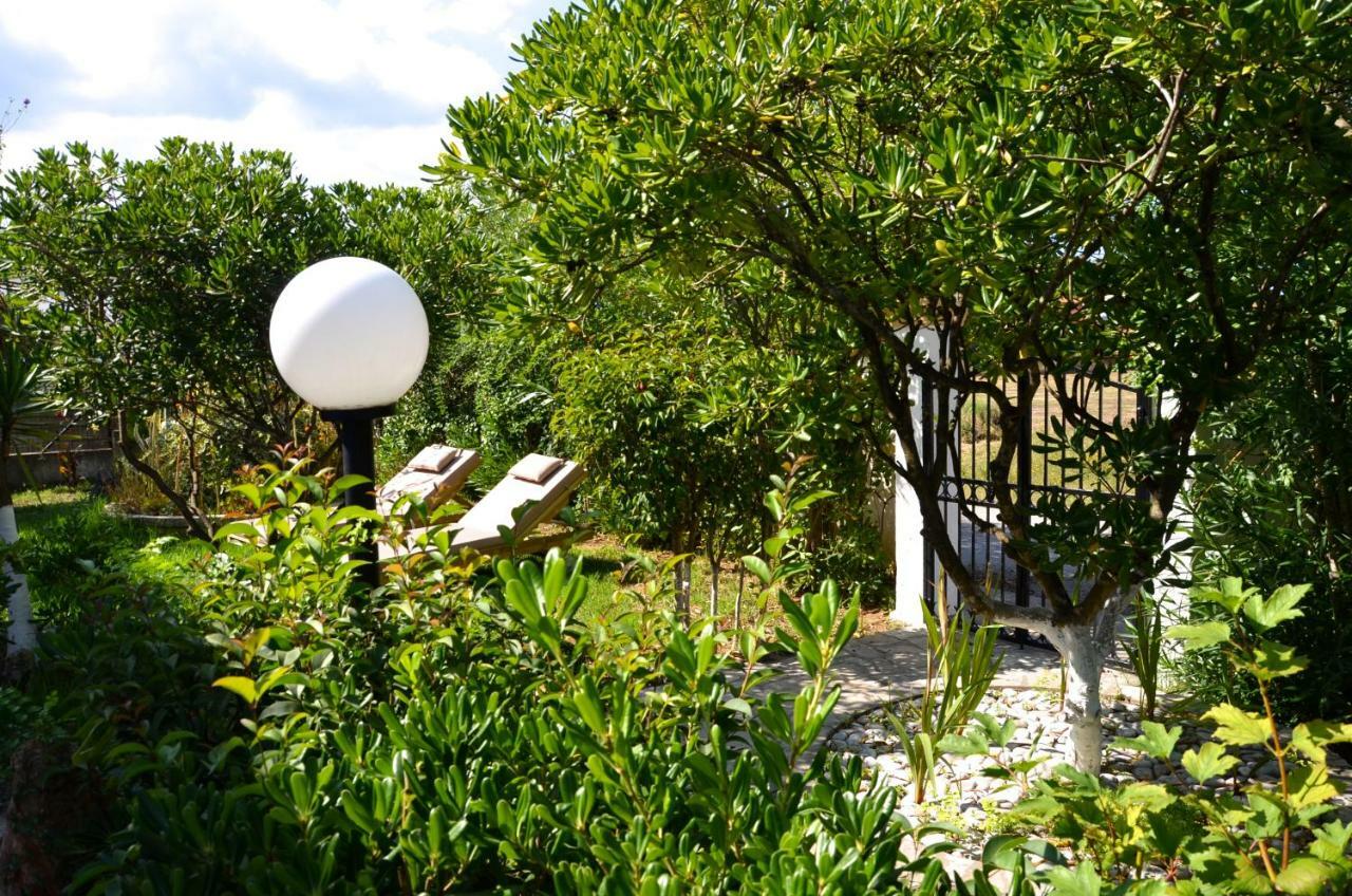Kostas' Garden Apartment Roda  Luaran gambar