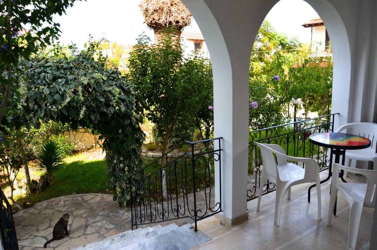 Kostas' Garden Apartment Roda  Luaran gambar
