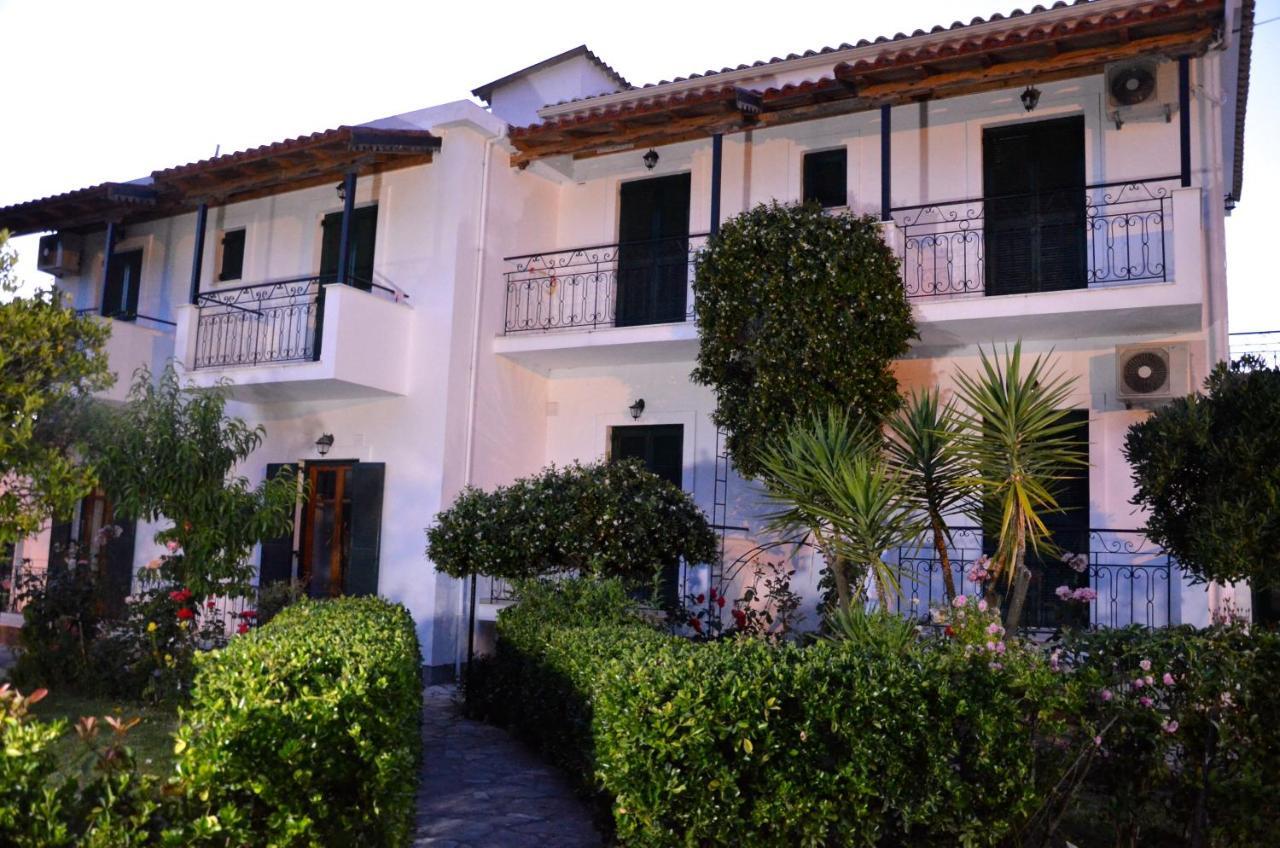 Kostas' Garden Apartment Roda  Luaran gambar