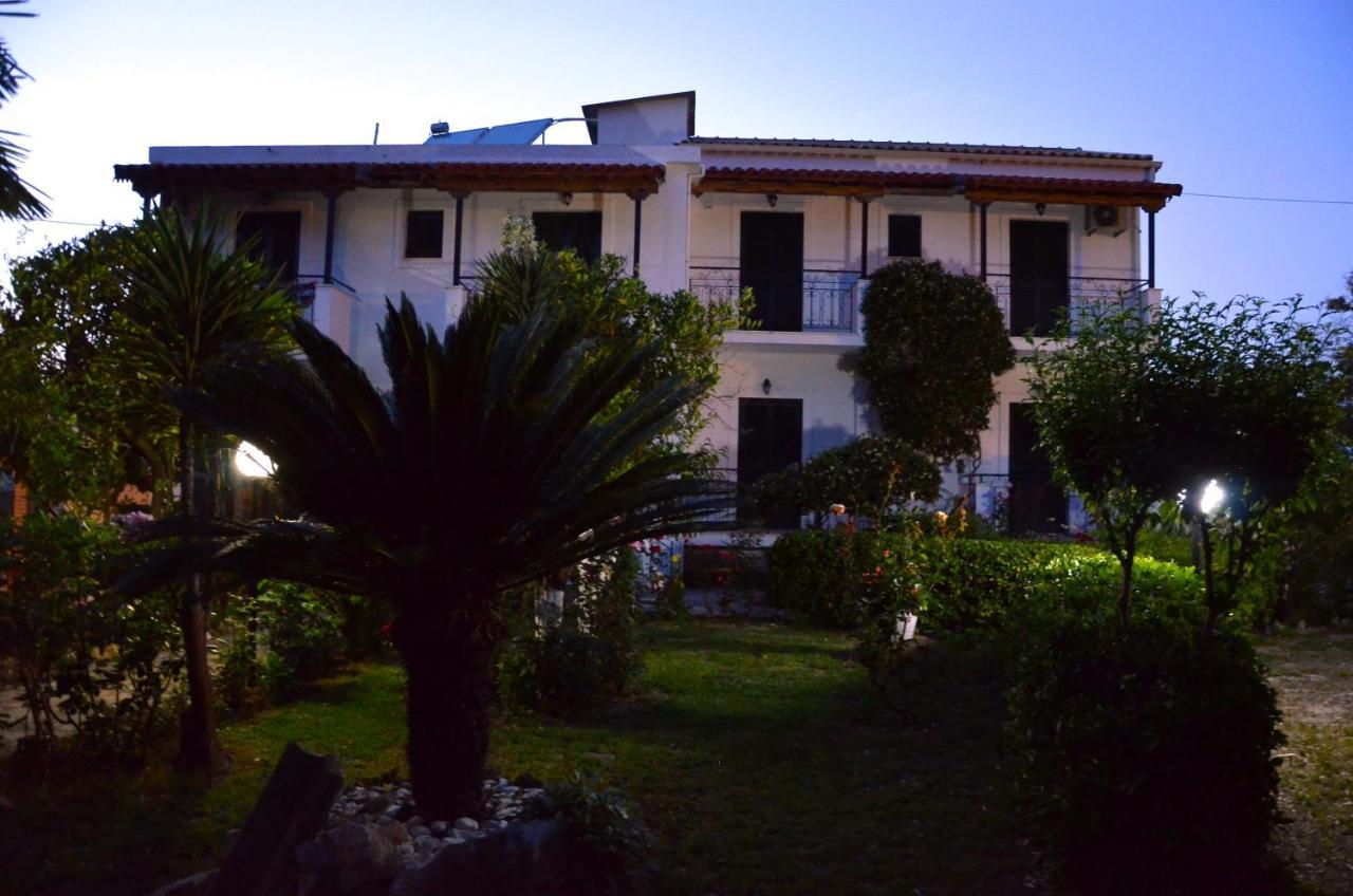 Kostas' Garden Apartment Roda  Luaran gambar