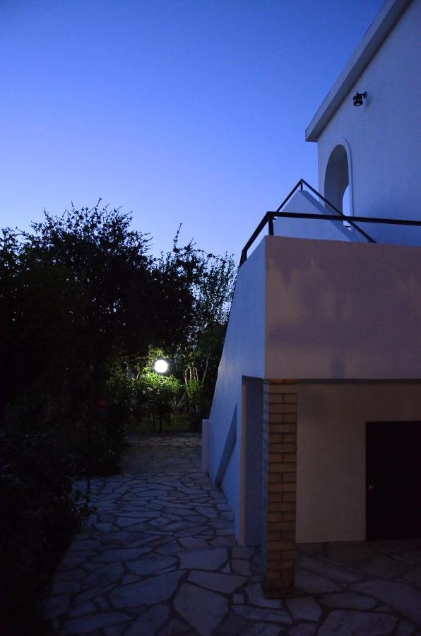 Kostas' Garden Apartment Roda  Luaran gambar