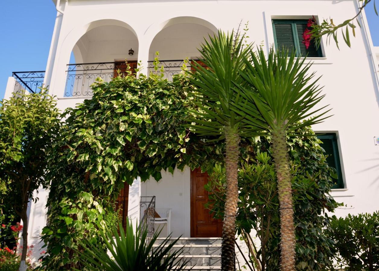 Kostas' Garden Apartment Roda  Luaran gambar