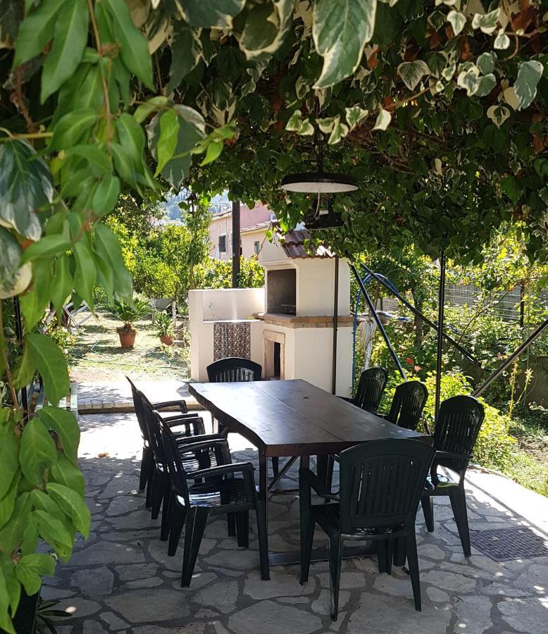Kostas' Garden Apartment Roda  Luaran gambar